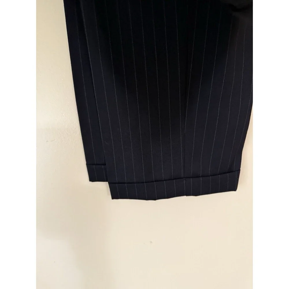Chaps Sophisticated Men Pinstriped Suit Size 40S Retails for over $200